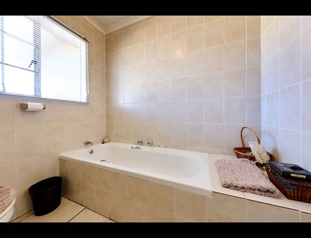 3 BEDROOM TOWNHOUSE FOR SALE IN KYALAMI HILLS